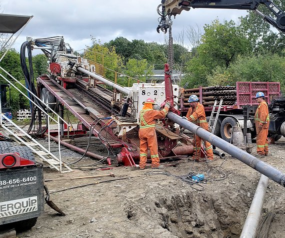 Installation in rock by directional drilling under a river